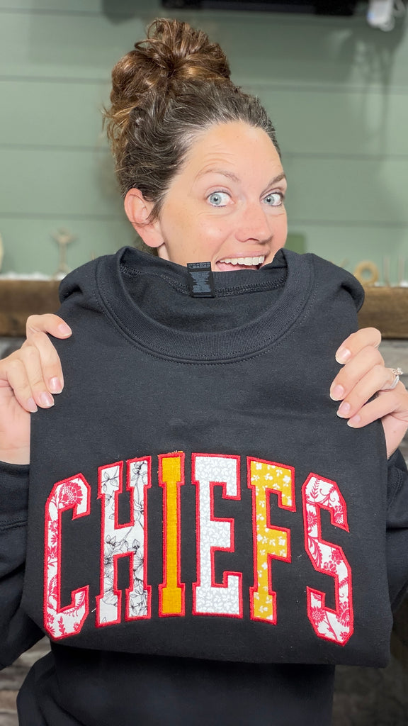 CHIEFS Appliqued Crewneck