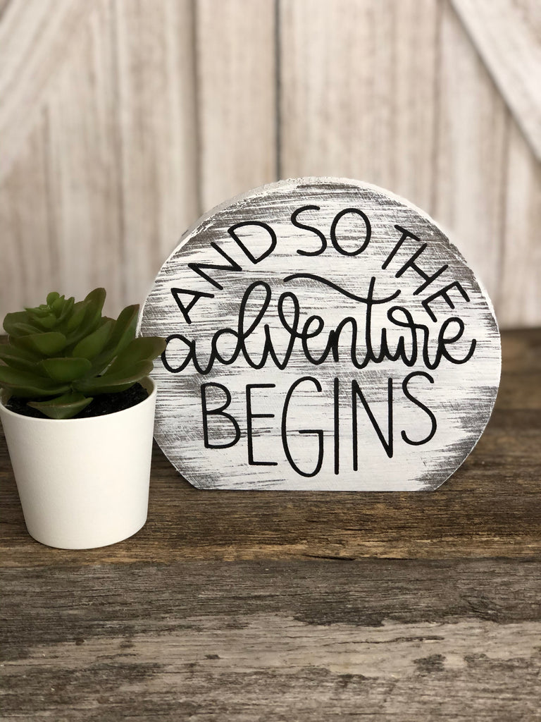 Small Round Adventure Shelf Sitter